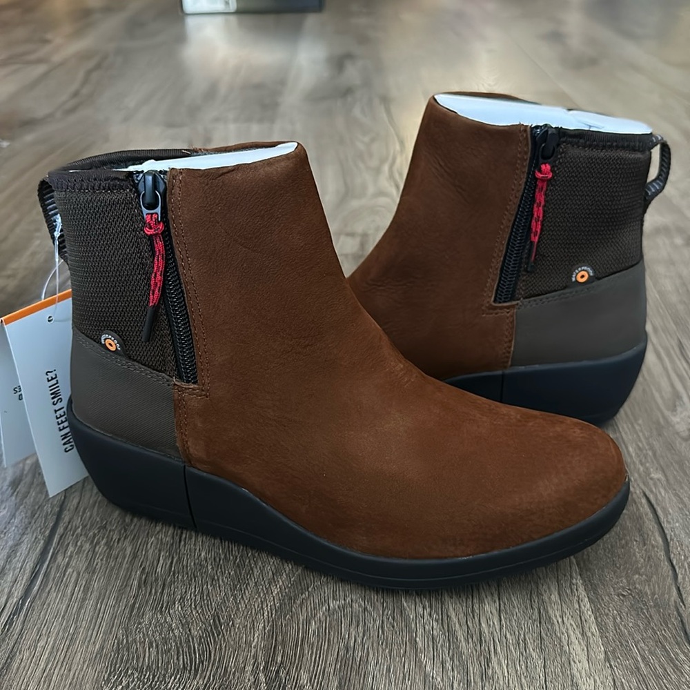 Bogs Vista Rugged Waterproof Women’s Ankle Bootie Cognac size 7